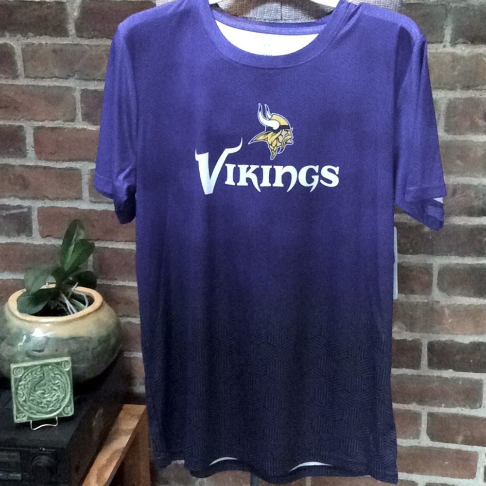 Youth XXL 18 or Women’s  XS S M Vikings Tee NWT